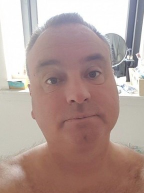 English men looking for love